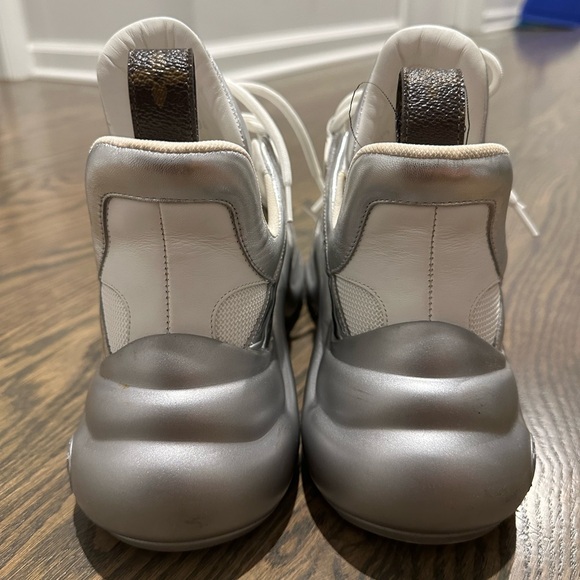 Louis Vuitton Arch Sneaker - Picture 5 of 11